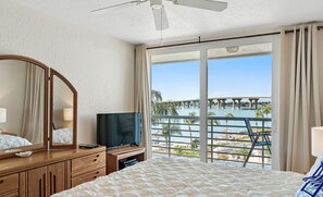 2 slaapkamers, een bureau, een strijkplank/strijkijzer, wifi