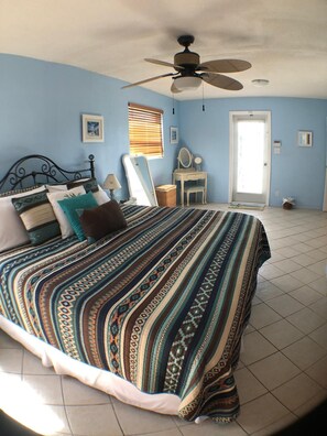 2 soverom, skrivebord, strykejern/-brett og wi-fi (inkludert)