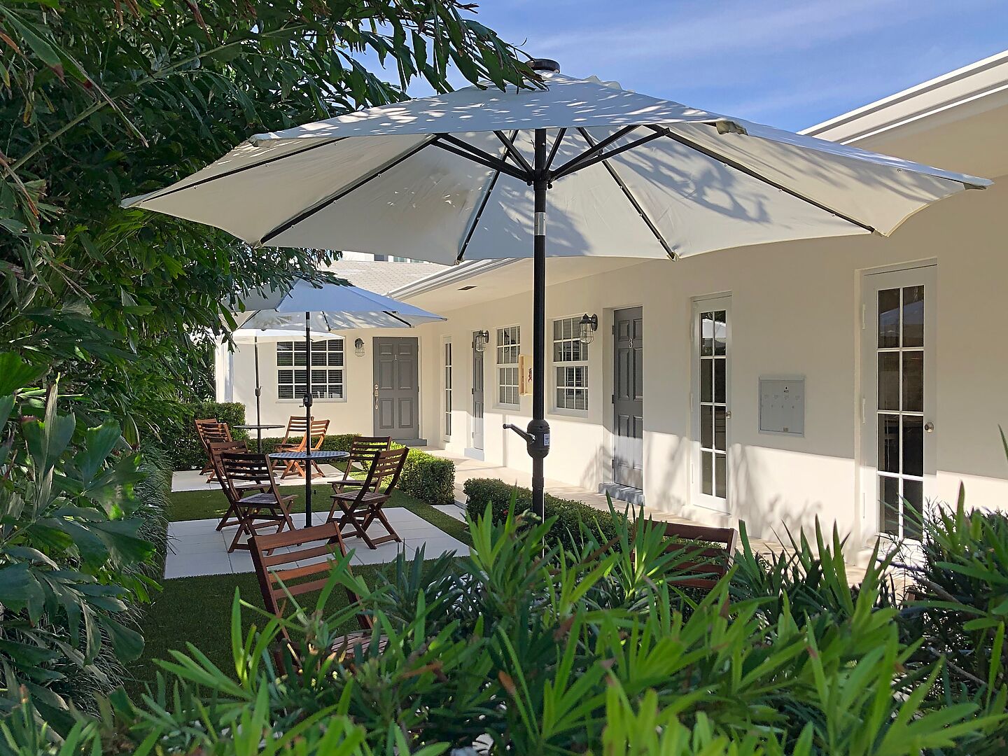 1BR Luxury Suite #3 on Ocean Drive, Steps to Beach
