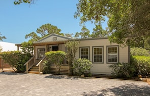 Exterior - Luxury Old Seagrove Retreat, Walk to Beach / Seaside, Private Heated Pool, Game Room, Pet Friendl... (Seagrove Beach)