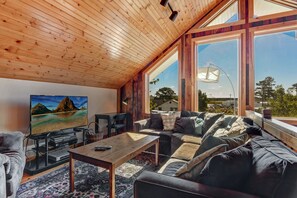 Flat-screen TV, fireplace, DVD player