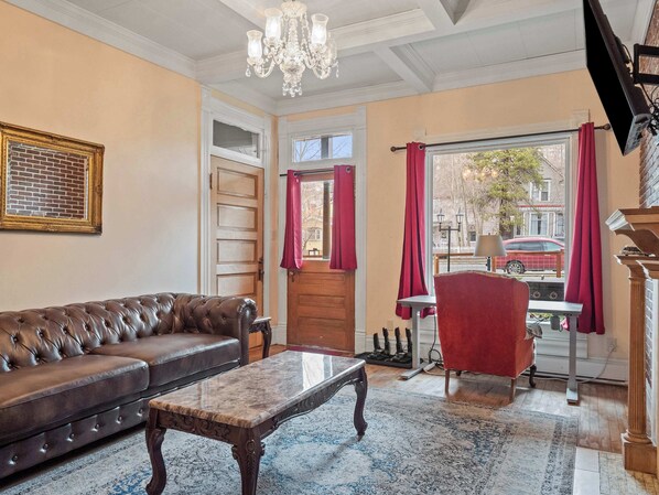 TV, fireplace, offices - 4BR - Pool Table - Sauna - Pet Friendly (Leadville)