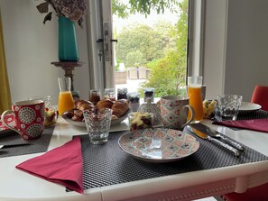 Gratis kontinental frukost varje dag 