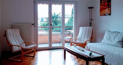 Cosy Apartment next to the train station and Lake Leman