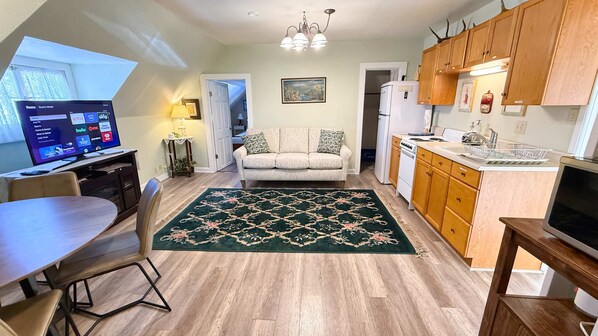 TV, offices - Historic Loft - Overlooking Leadville - Pets OK (Leadville)