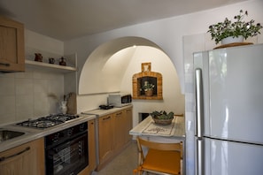 Refrigerador, microondas, horno y parrilla de estufa 