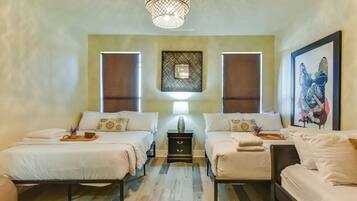 5 bedrooms, desk, iron/ironing board, travel crib