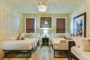 5 chambres, bureau, fer et planche à repasser, lit parapluie