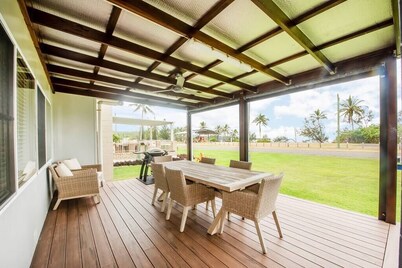 "The Deck" - Grasstree Beach Shacks