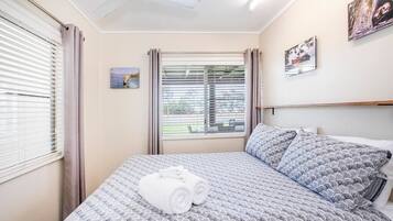 2 bedrooms, iron/ironing board, WiFi, bed sheets