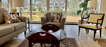 Overlooks Egret Island in Baynard Park. Pet friendly, pool and large lawn.