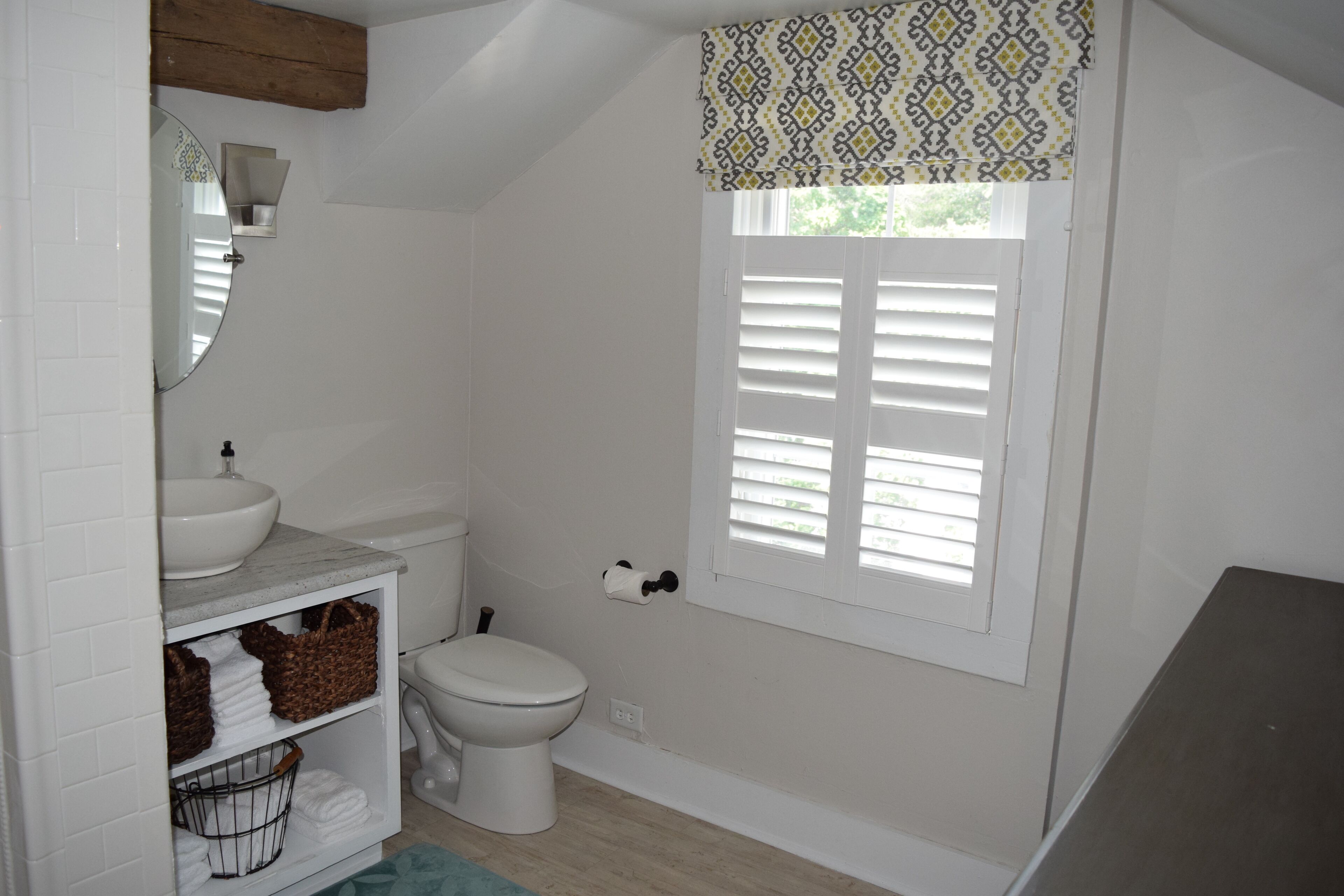 Combined shower/tub, hair dryer, towels, toilet paper