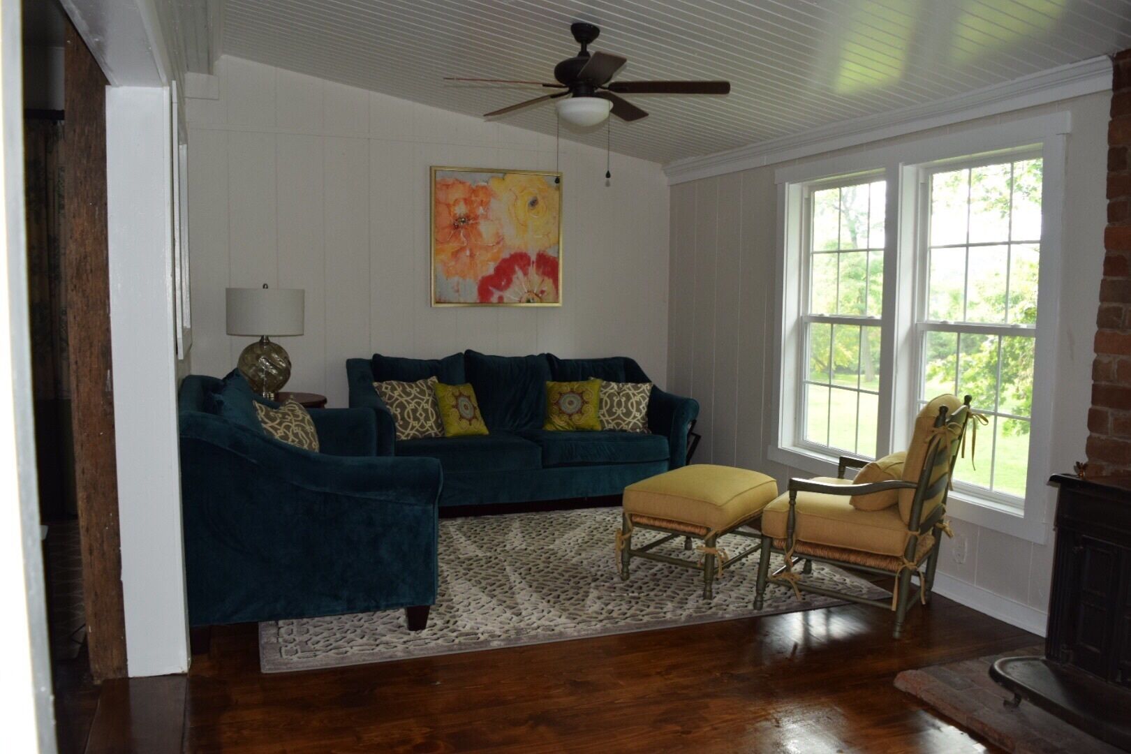 TV, fireplace, DVD player, books