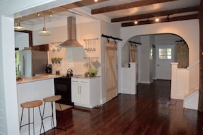 Fridge, microwave, oven, stovetop - The Sycamore Cottage located in the Amish Country. Minutes to local attractions (Lancaster)