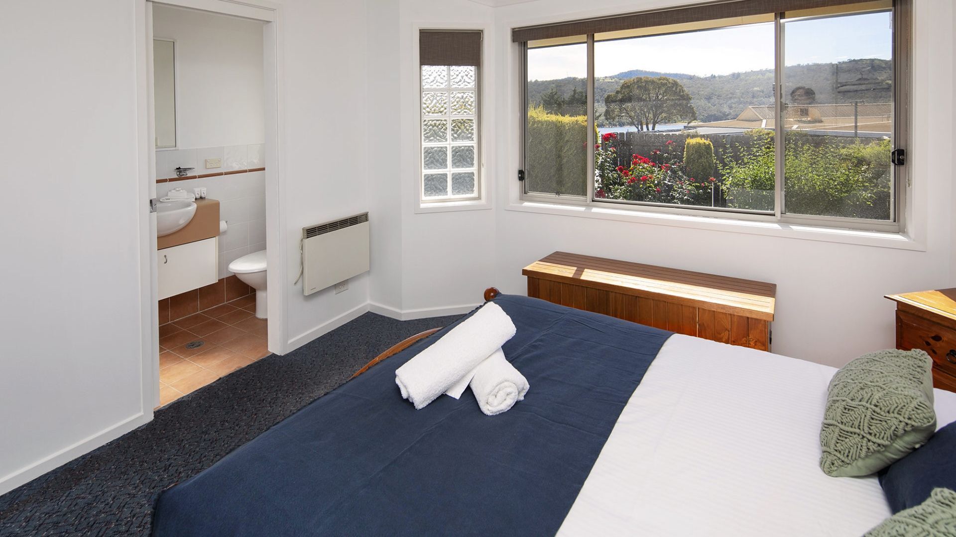 3 makuuhuonetta, silitysrauta/-lauta, Wi-Fi, vuodevaatteet