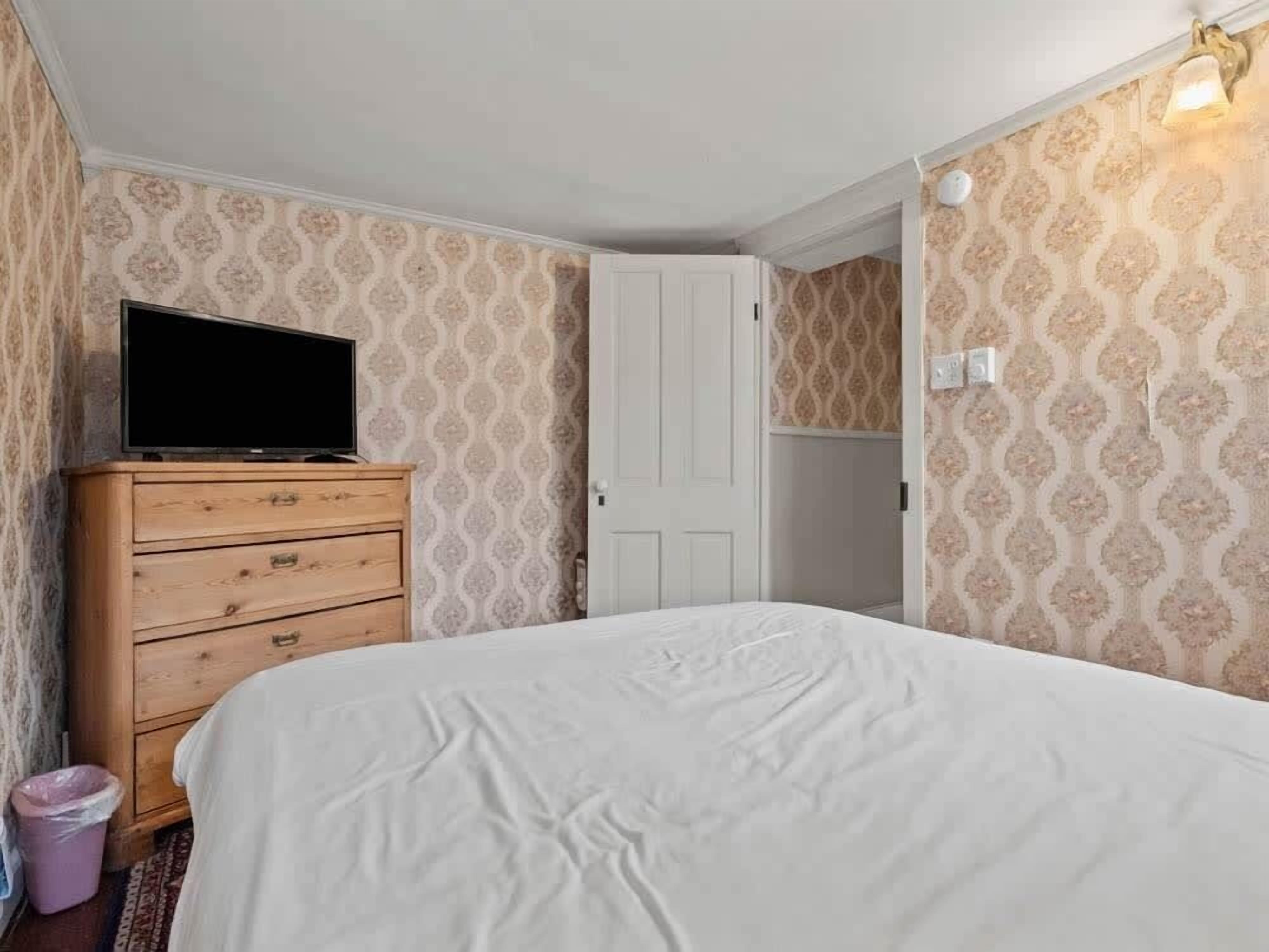 1 quarto, ferros/tábuas de passar roupa, Wi-Fi, roupa de cama