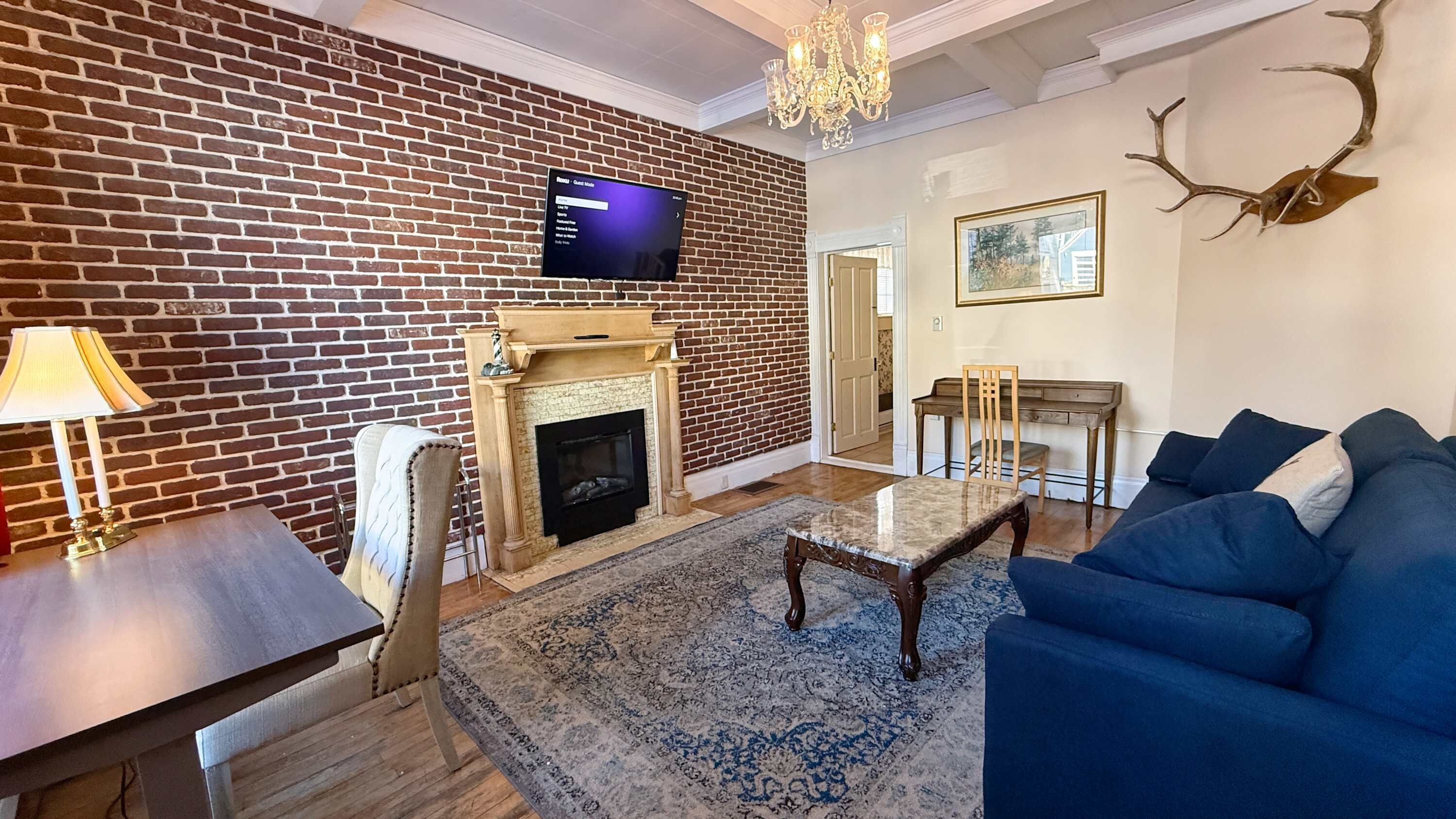 Télévision, cheminée