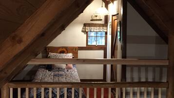 3 bedrooms, desk, iron/ironing board, free WiFi