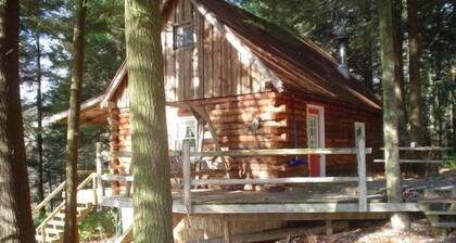 Charmante cabane en rondins avec bain Ă remous - 35 minutes de Cooperstown et Dreams Park