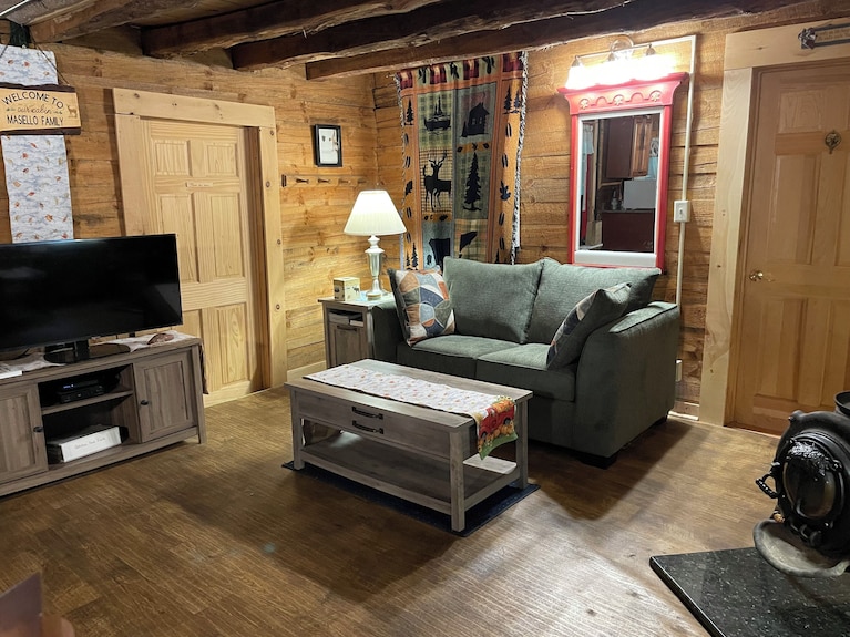 Charming Log Cabin W/ Jacuzzi Tub- 35 Minutes From Cooperstown And Dreams Park - State of New York