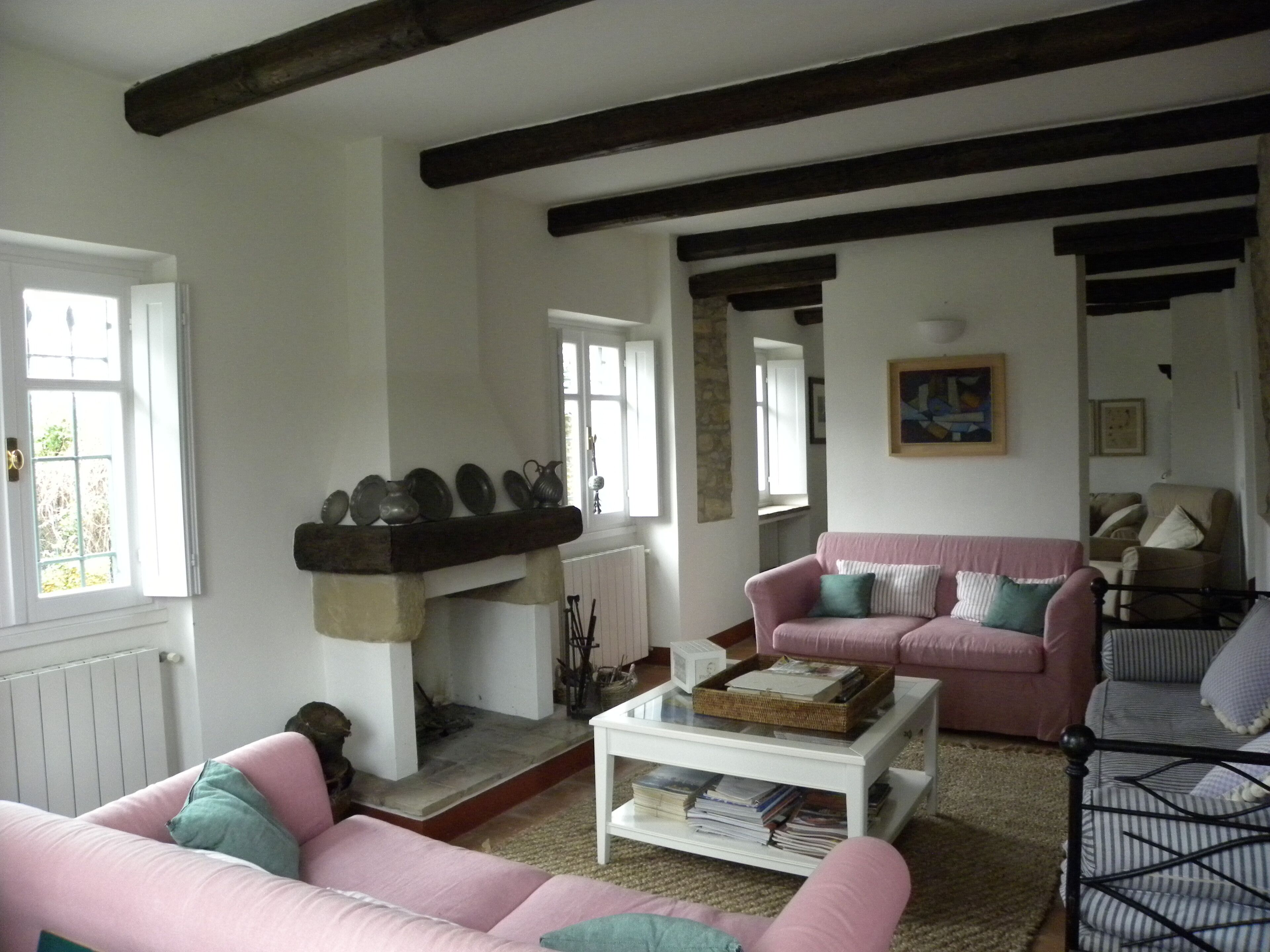 Fernseher, Kamin, Videospiele, DVD-Player