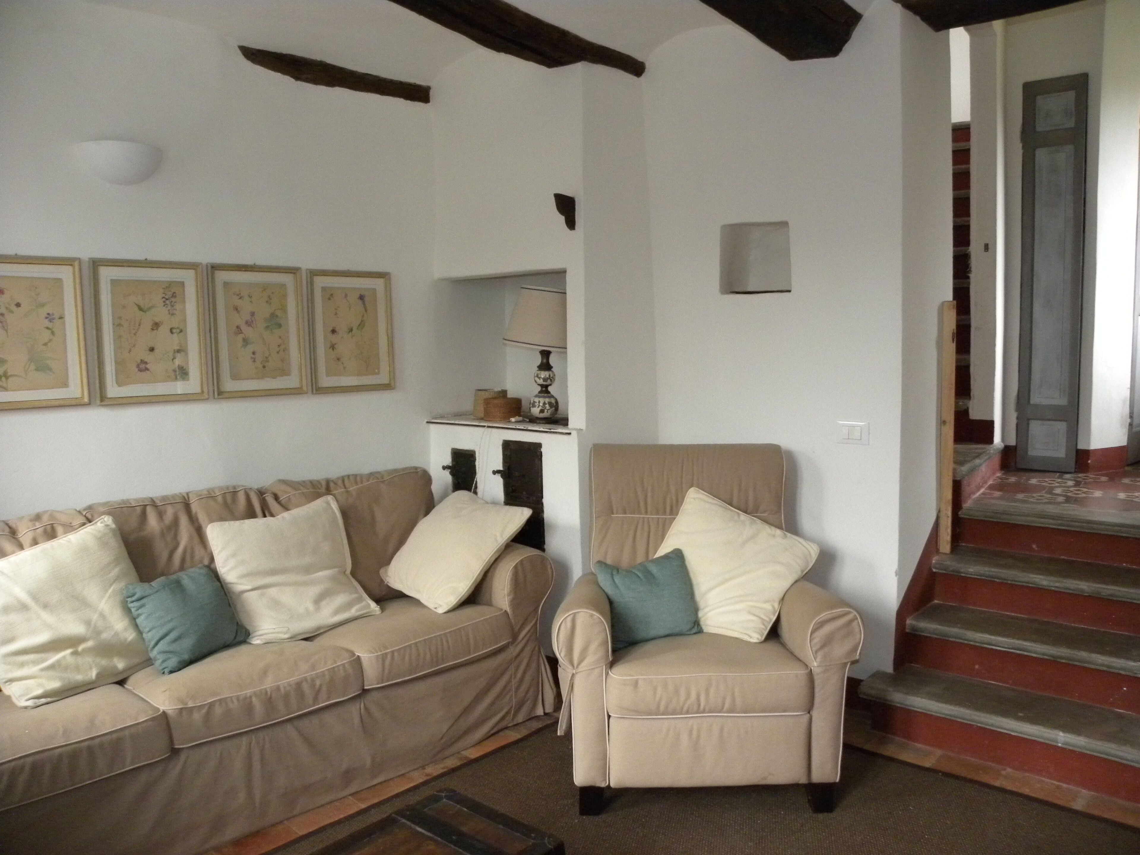 TV, caminetto, videogiochi, lettore DVD