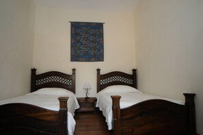 2 bedrooms, desk, soundproofing, iron/ironing board