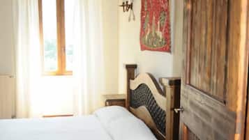 2 bedrooms, desk, soundproofing, iron/ironing board