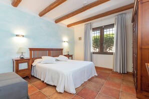 6 bedrooms, free WiFi, bed sheets