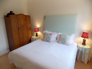 2 soverom, sengetøy i egyptisk bomull og strykejern/-brett