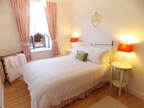 2 bedrooms, Egyptian cotton sheets, iron/ironing board, travel cot