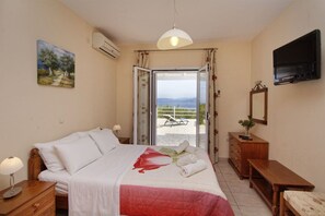 2 bedrooms, iron/ironing board, WiFi