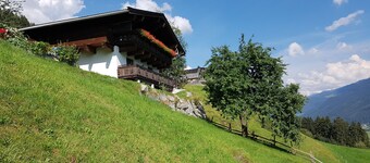 Chalet Mühlberg, Detached near the ski areas Wildkogel and Kitzbühel Alps.