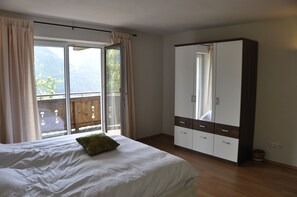 3 chambres, fer et planche à repasser, accès au Wi-Fi (inclus)