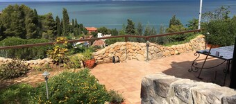 "CASA AZZURRA" splendida porzione di villa bifamiliare con panorama mozzafiato