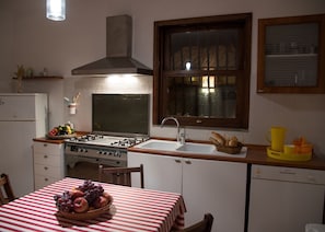 Kühlschrank, Ofen, Herdplatte, Geschirrspüler