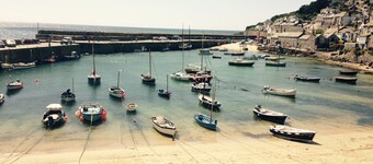 Stylish Spacious Detached Cottage Sleeps 4 Private Parking Garden Wifi Pets