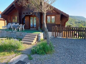 Outdoor dining - Chalet in Vosges near Ski Slopes (Saint-Maurice-sur-Moselle)