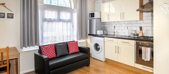Self-contained 1 bed apartment Town Center High Wycombe