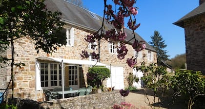 Le Gite De Cadran Solaire (3 Bedrooms, Sleeps 8)