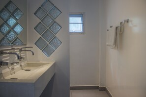 Shower, hair dryer, towels, shampoo