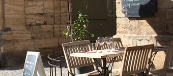 Französisch/skandinavische Villa, großer Pool in abgelegenen mediterranen Garten