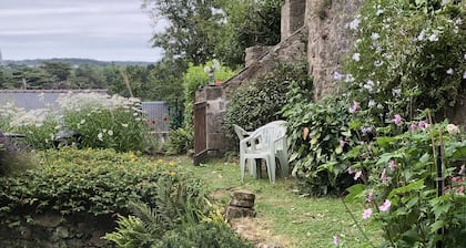 FANTASTIC 16th CENTURY MANOR - CENTRAL AND STEPS FROM SAINT GOUSTAN
