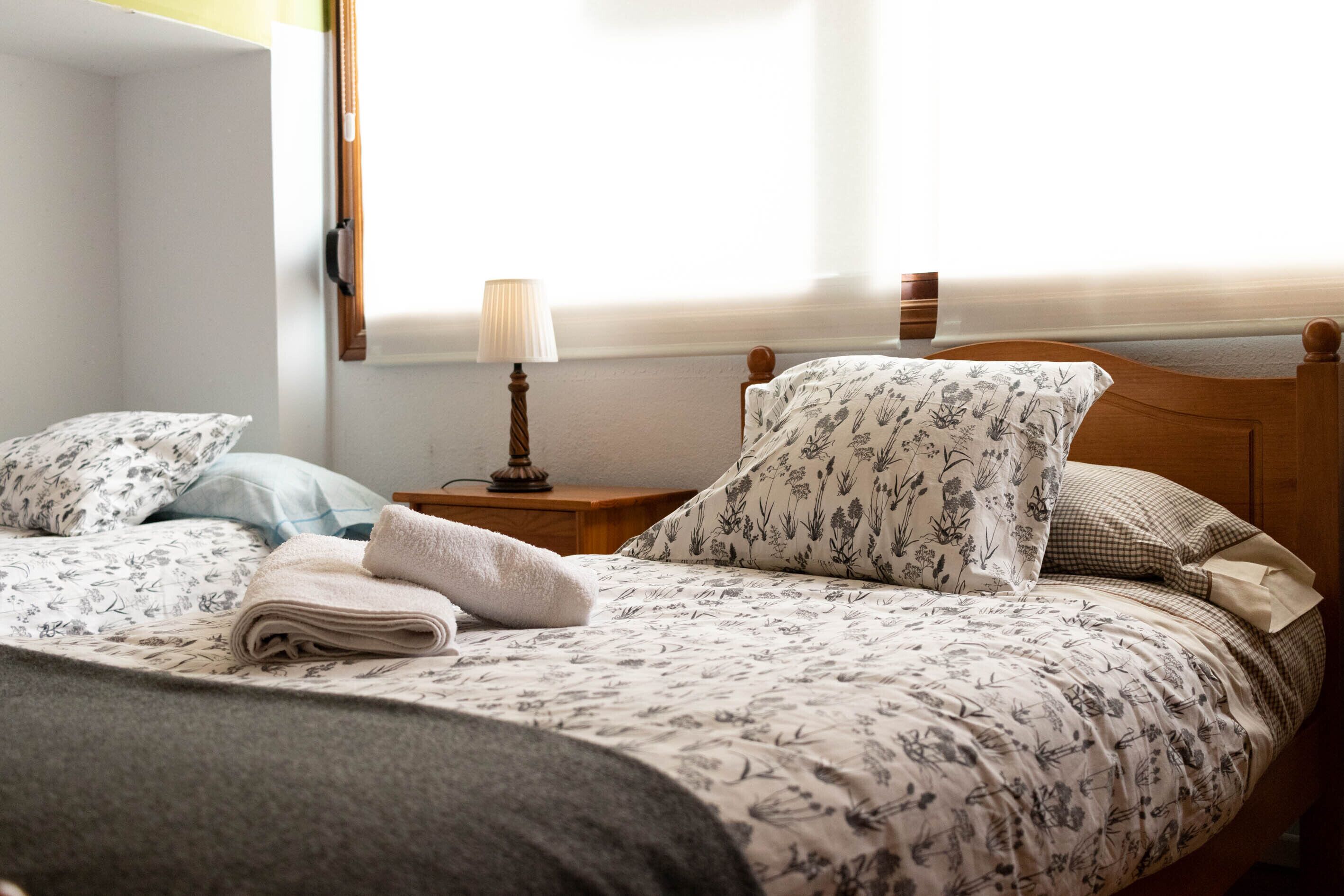 2 dormitorios, tabla de planchar con plancha, wifi y ropa de cama