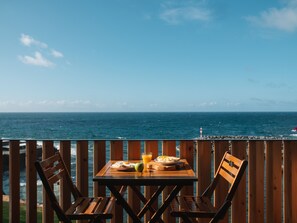 Outdoor dining - Stunning sea front private villa steps away from the sea & natural pools (Lagoa)