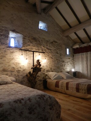 6 chambres, fer et planche à repasser, Wi-Fi