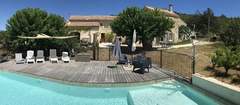 Provencal maalaistalo (3 erillistä taloa) viinitarha