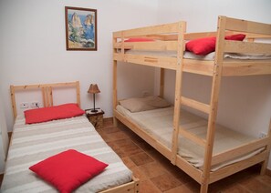 2 chambres, lit parapluie, Wi-Fi gratuit, draps fournis