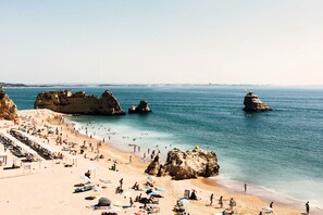 Beach nearby - Beautiful Spacious Villa in 2,5 Acres A/C Heated Pool Nr Golf & Beaches Sleeps 8 (Budens near VILA DO BISPO)