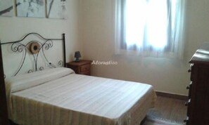 3 chambres, fer et planche à repasser, lit parapluie, draps fournis